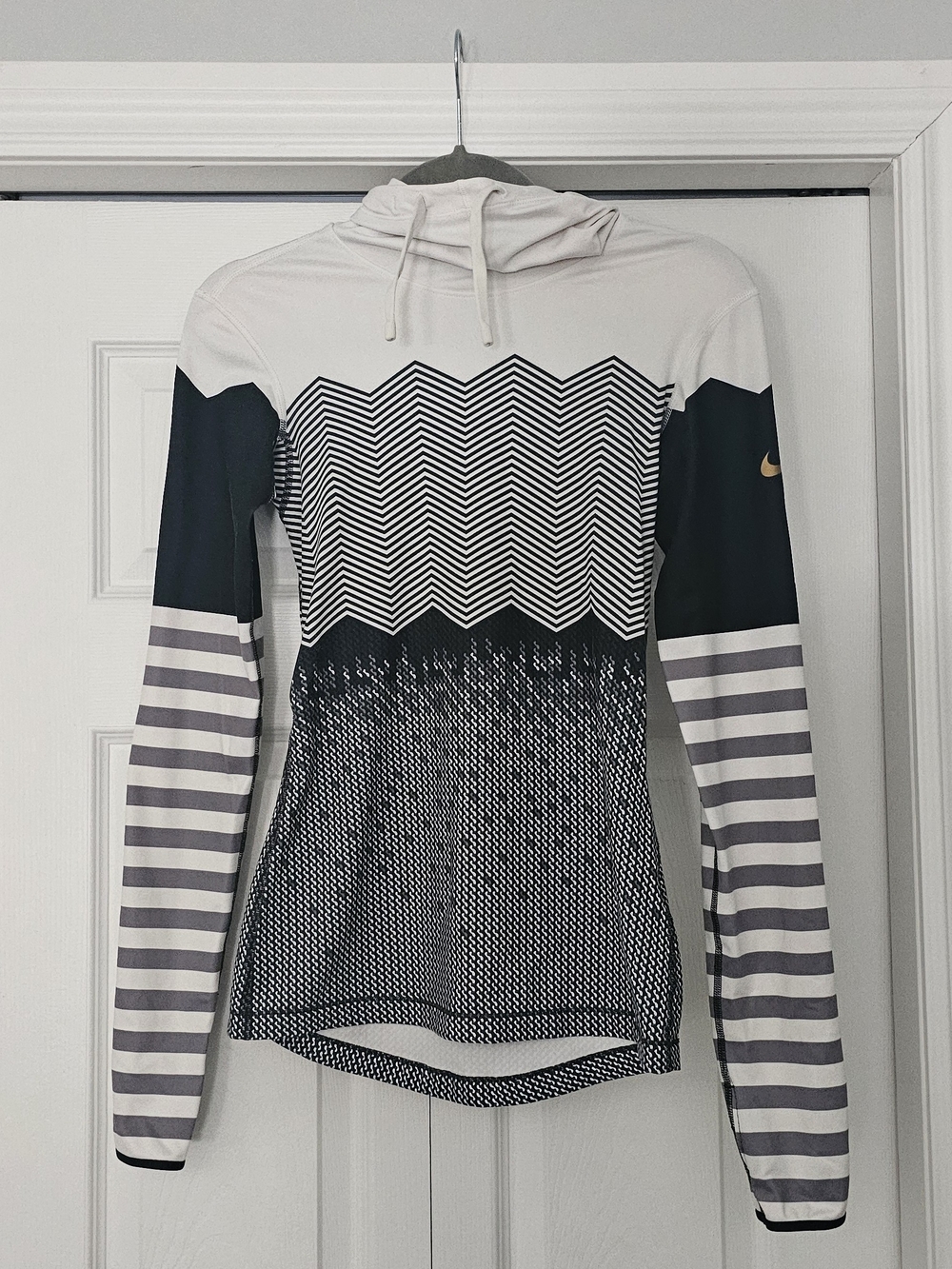 Nike White, Black & Gray Patterned Hooded Athletic Top